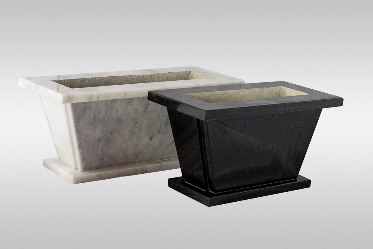 Jardineras de mármol blanco y granito negro