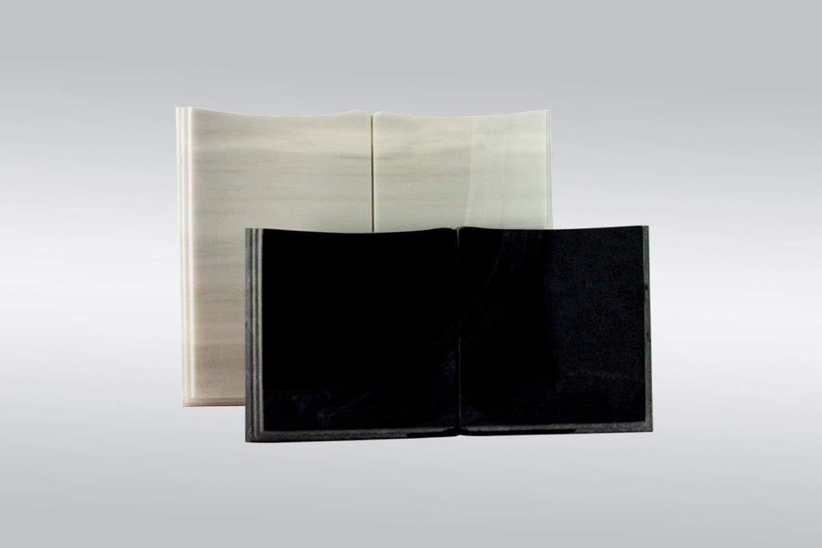 Libros de mármol blanco y granito negro