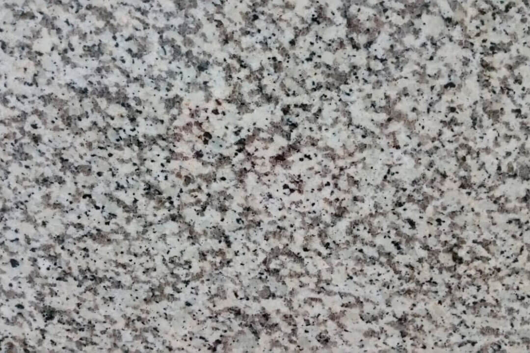 Sobre de granito Blanco Báltico